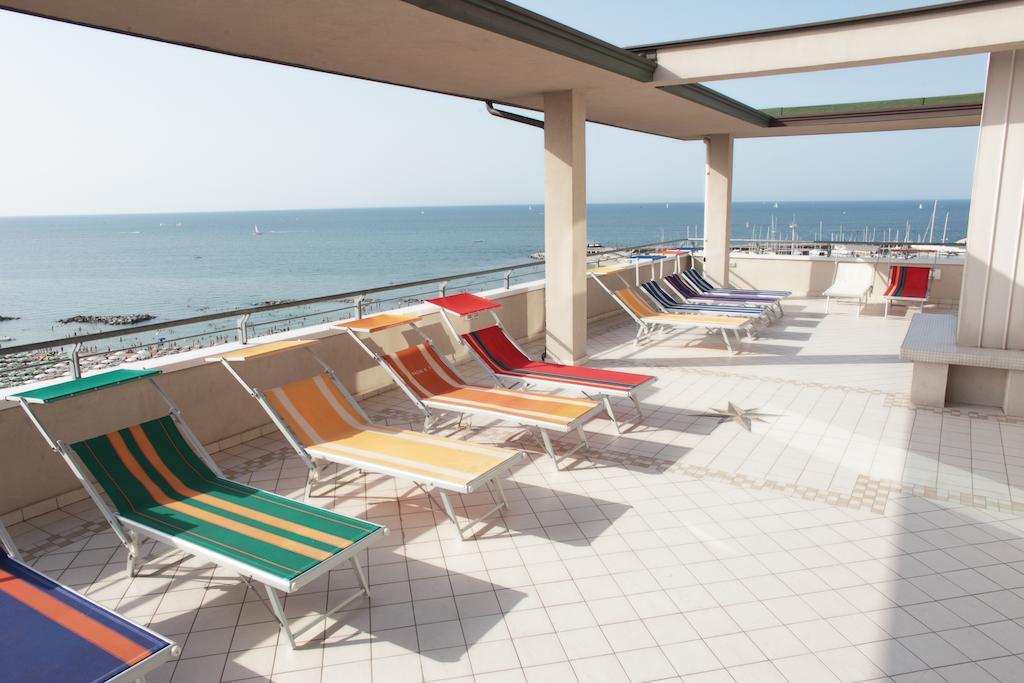 Hotel Acropolis Cattolica Exterior foto